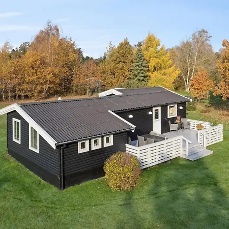 Cozy With Sauna And Hot Tub Feriehus